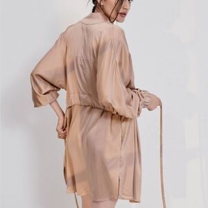 Lunya Washable Silk Robe with Balloon Sleeves and Tie Waist